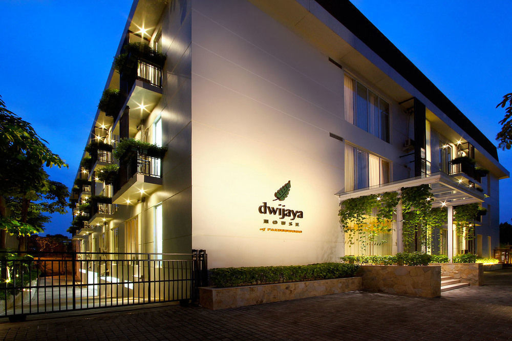 Dwijaya House Of Pakubuwono Aparthotel Jakarta Exterior photo